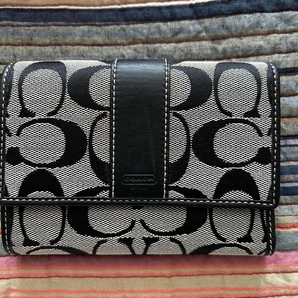 Monogram compact wallet - Picture 2 of 7